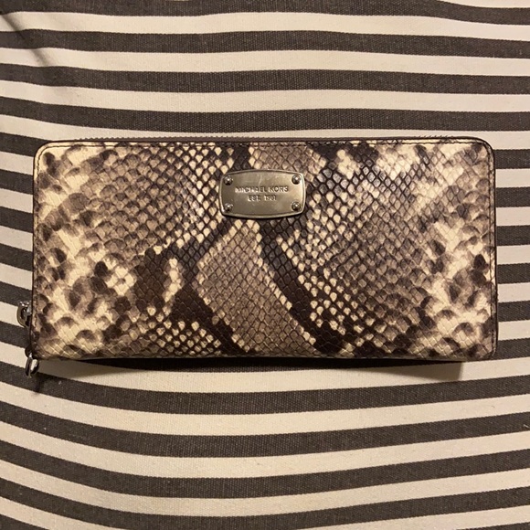 Michael Kors Wallet - Picture 1 of 7